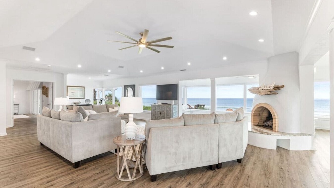 Photo of Livingroom in Crescent Beach