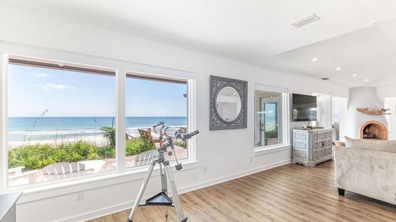 Photo of Livingroom in Crescent Beach