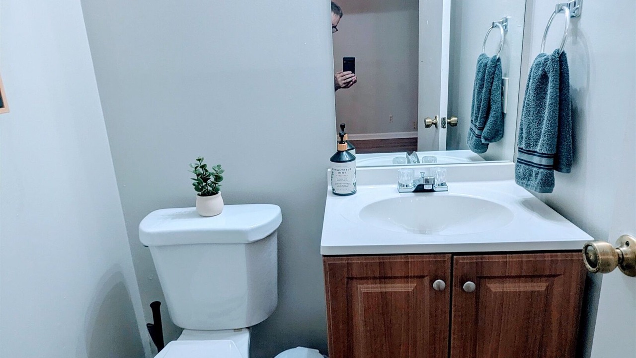 Photo of Bathroom in Calhoun