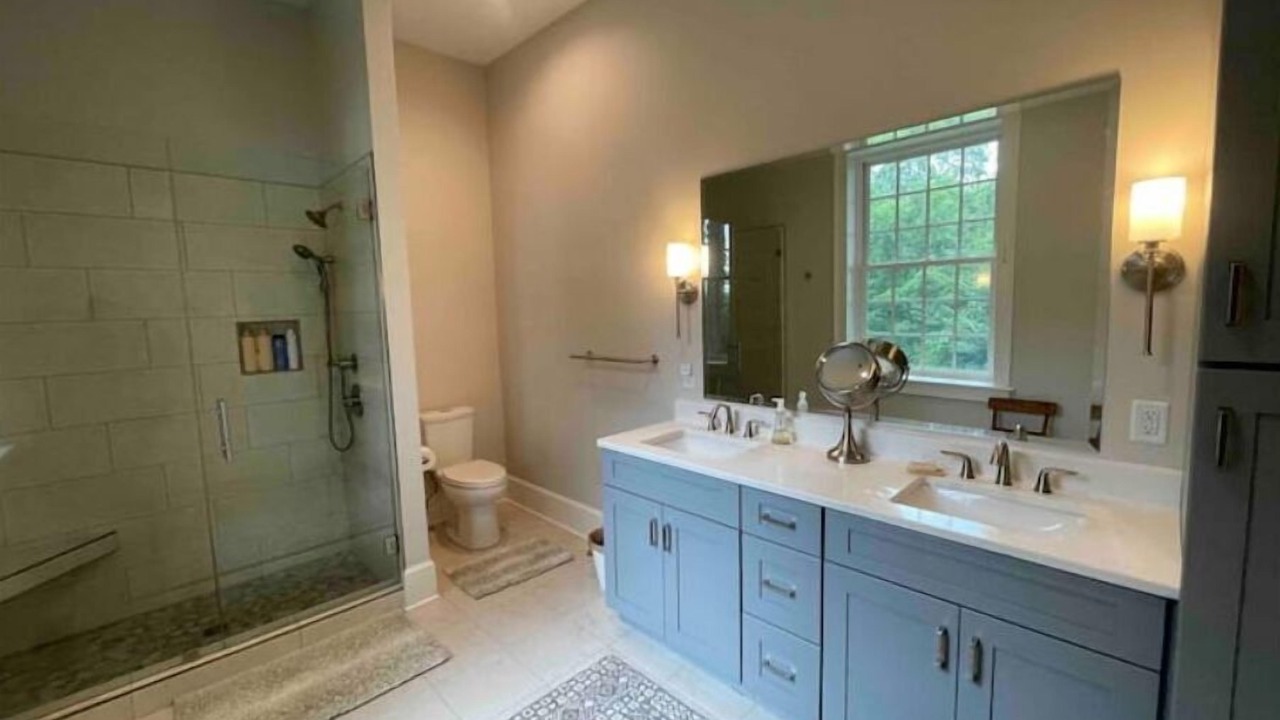Photo of Bathroom in Weyers Cave