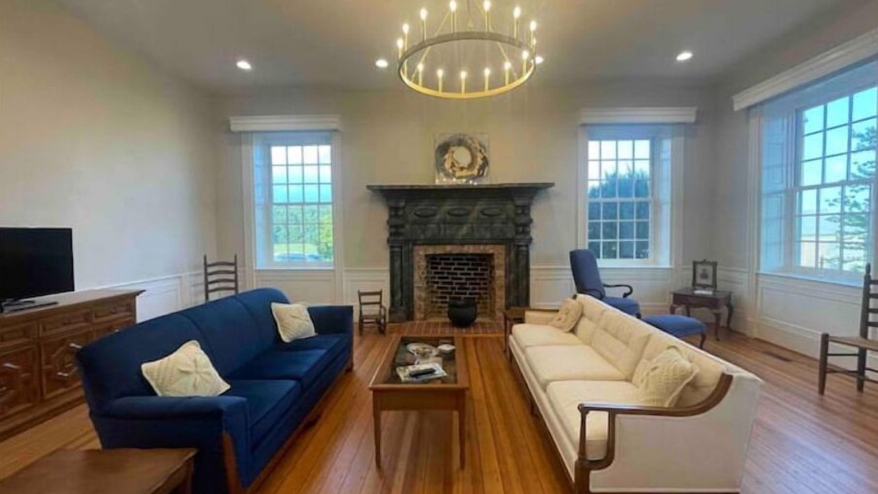 Photo of Livingroom in Weyers Cave