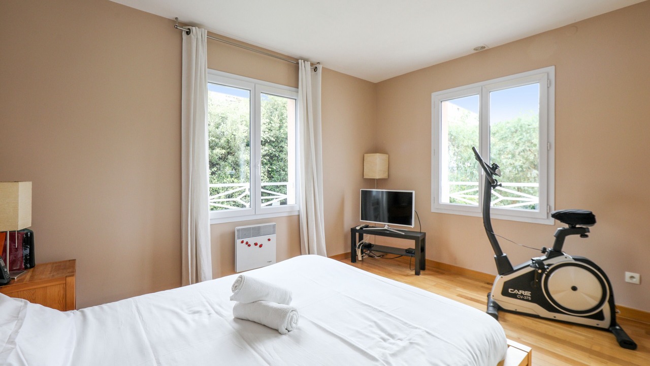 Photo of Bedroom in Saint-Cloud