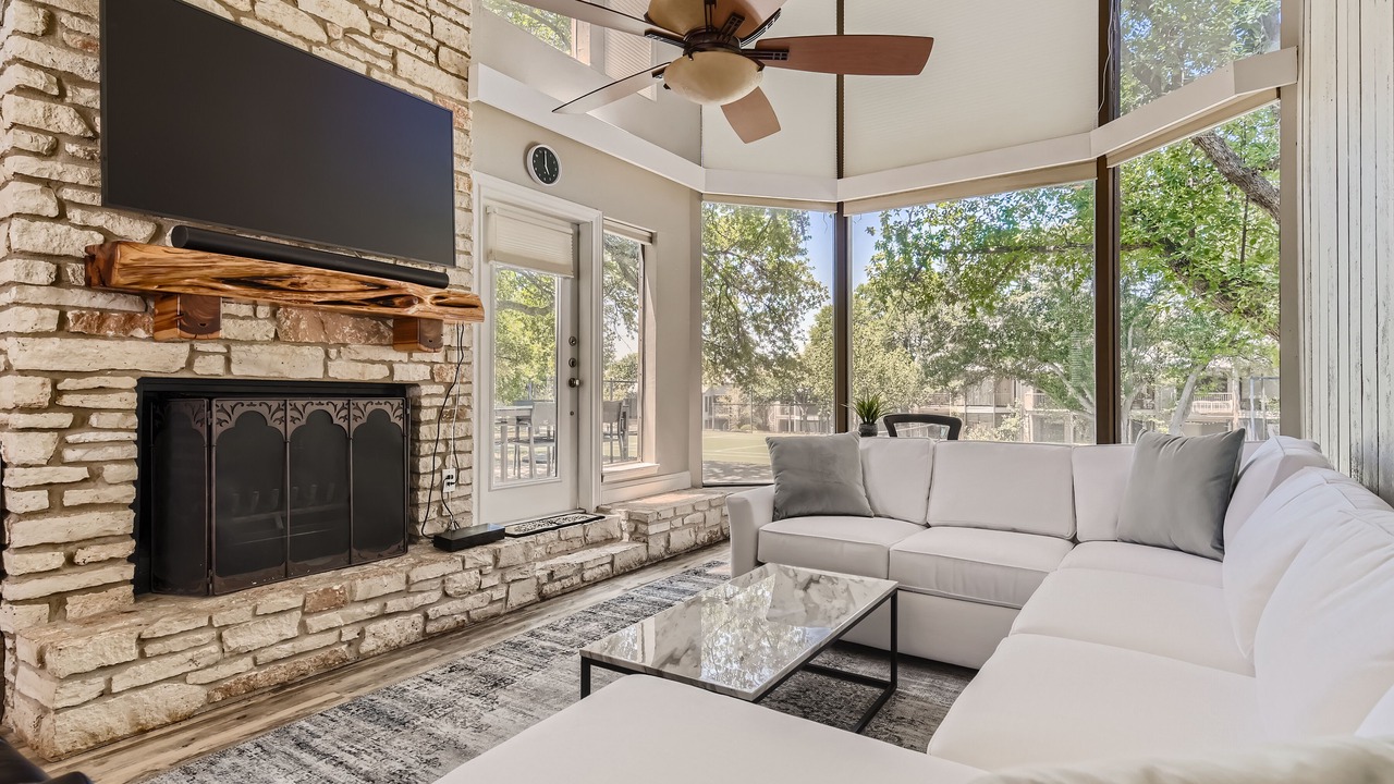 Photo of Livingroom in Lakeway