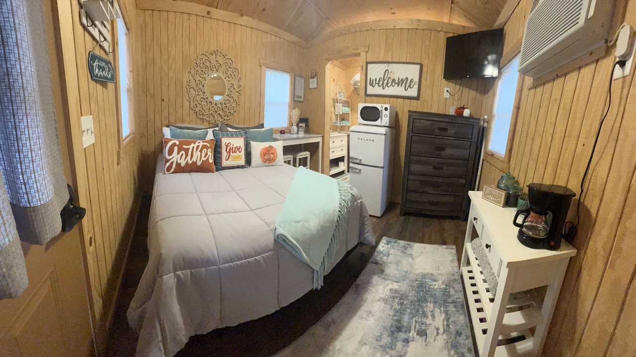 Photo of Bedroom in Caney