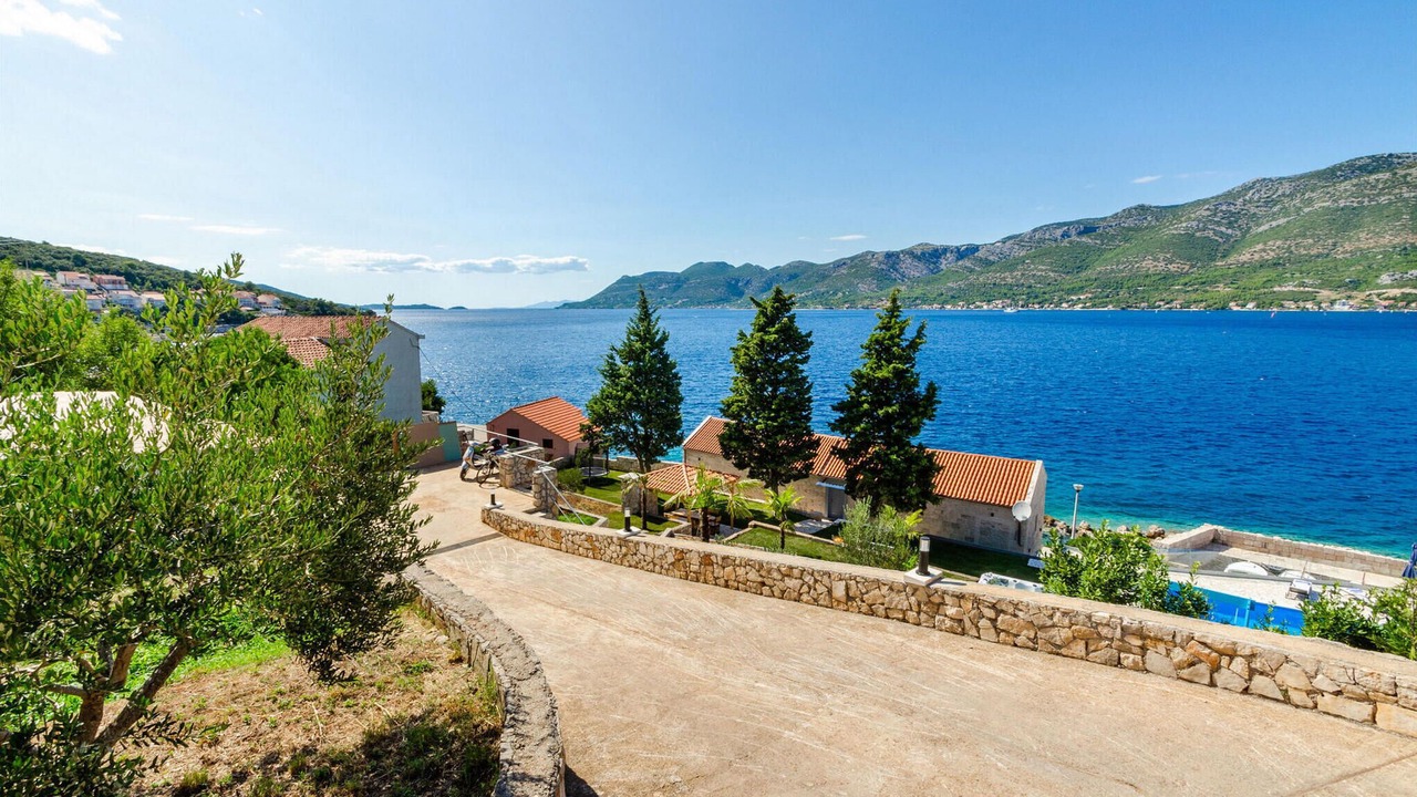 Photo of Others in Cove Tri Zala (Zrnovo)