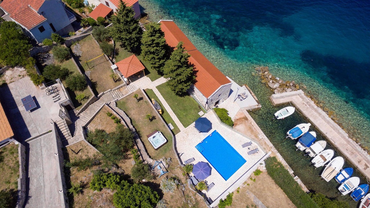 Photo of Others in Cove Tri Zala (Zrnovo)