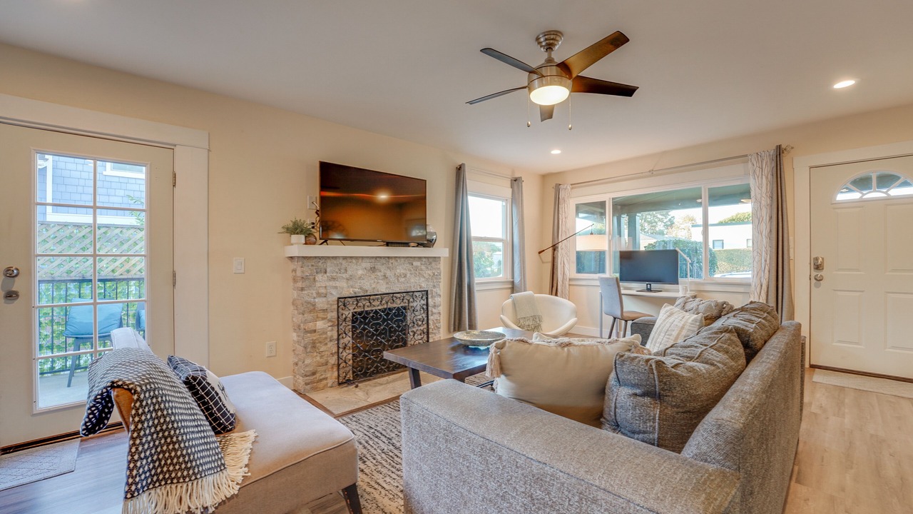 Photo of Livingroom in Beach Barber Tract