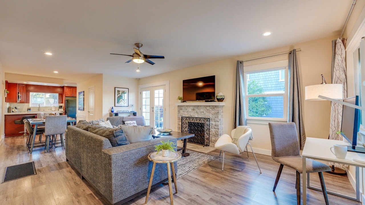 Photo of Livingroom in Beach Barber Tract