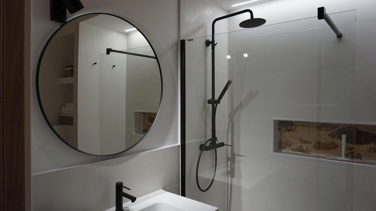 Photo of Bathroom in Cuevas de Vinroma