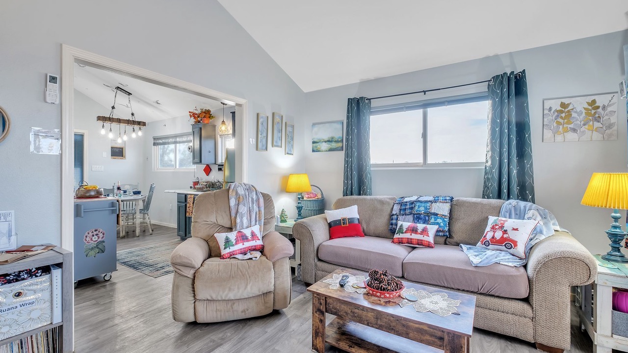 Photo of Livingroom in Truth or Consequences