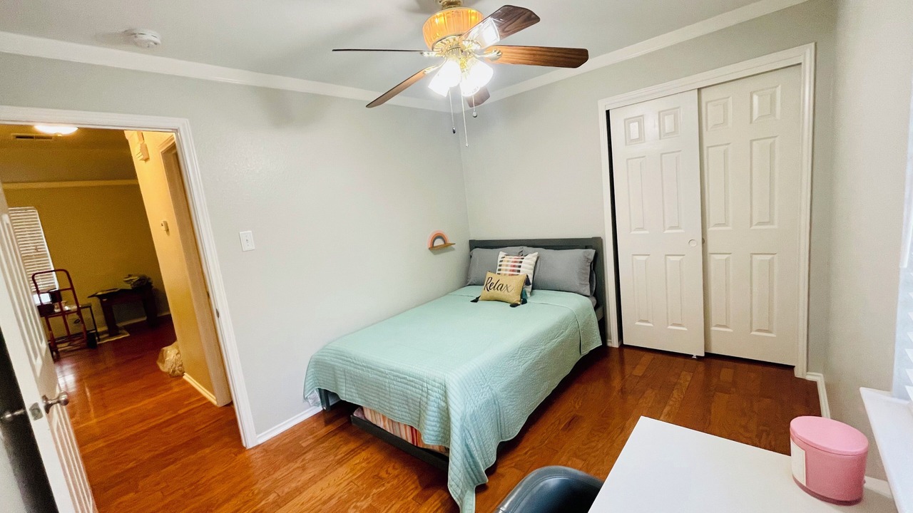 Photo of Bedroom in Kyle