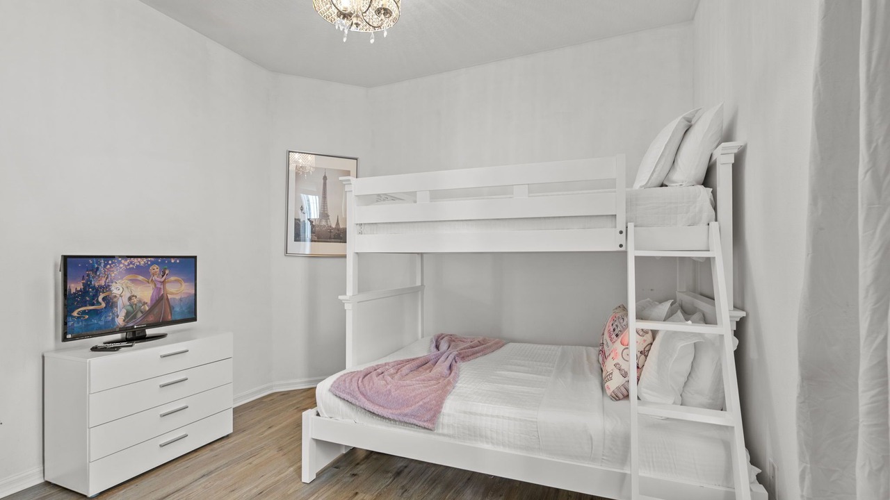 Photo of Bedroom in Crystal Cove