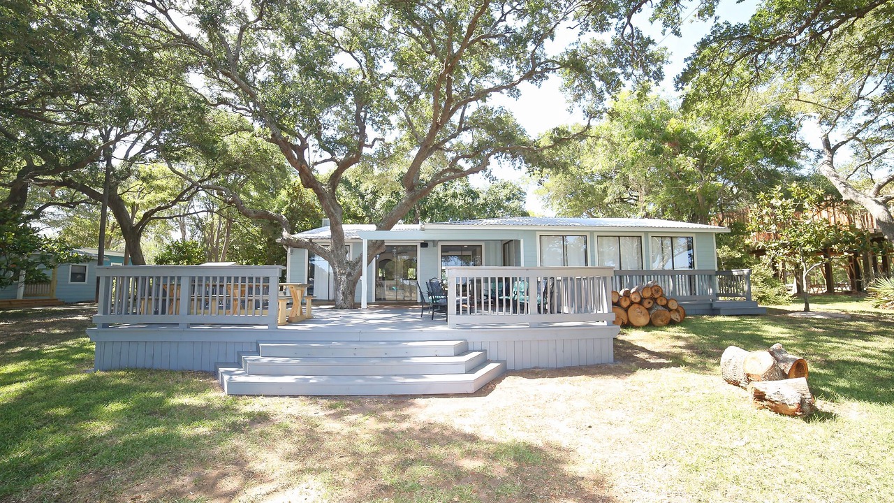 Photo of Patio Balcony in Cedar Lane