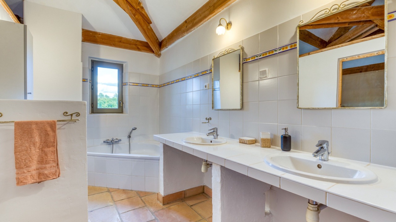 Photo of Bathroom in Saint-Mathieu-de-Treviers