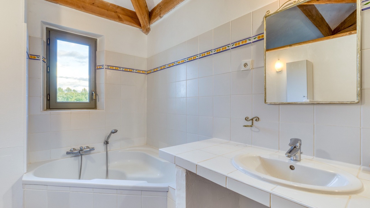 Photo of Bathroom in Saint-Mathieu-de-Treviers