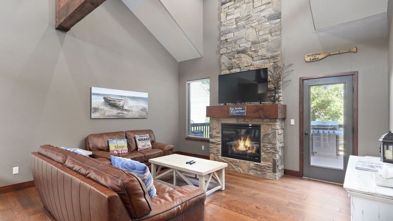 Photo of Livingroom in Hollister