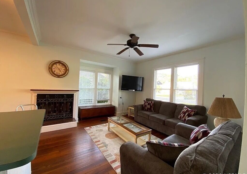 Photo of Livingroom in Historic District