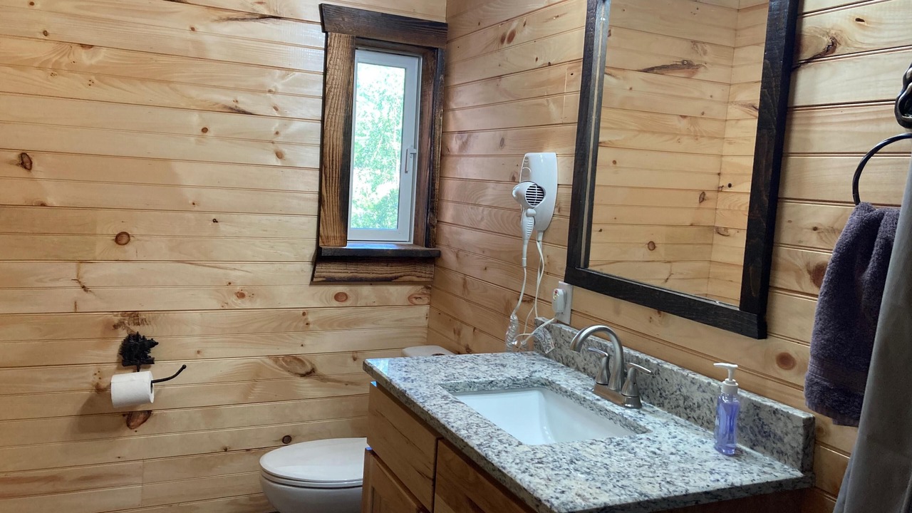 Photo of Bathroom in Beattyville