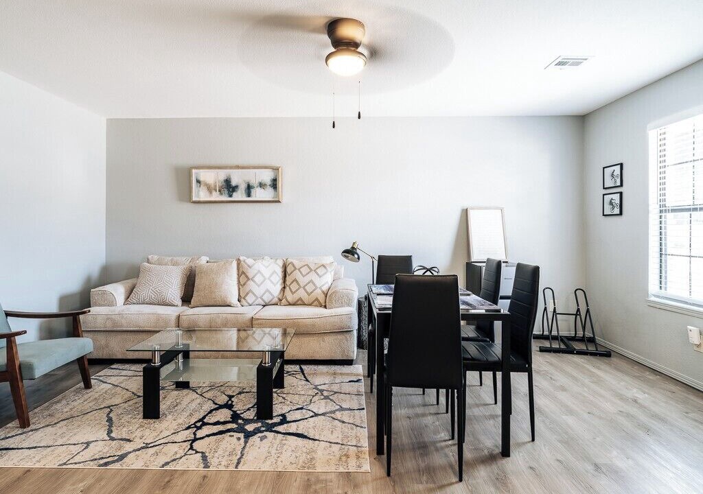 Photo of Livingroom in Downtown