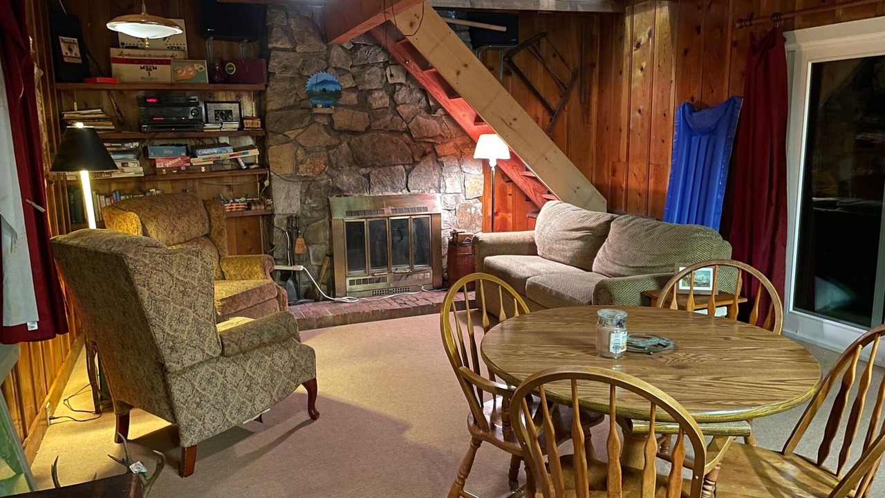 Photo of Livingroom in Tahoe National Forest
