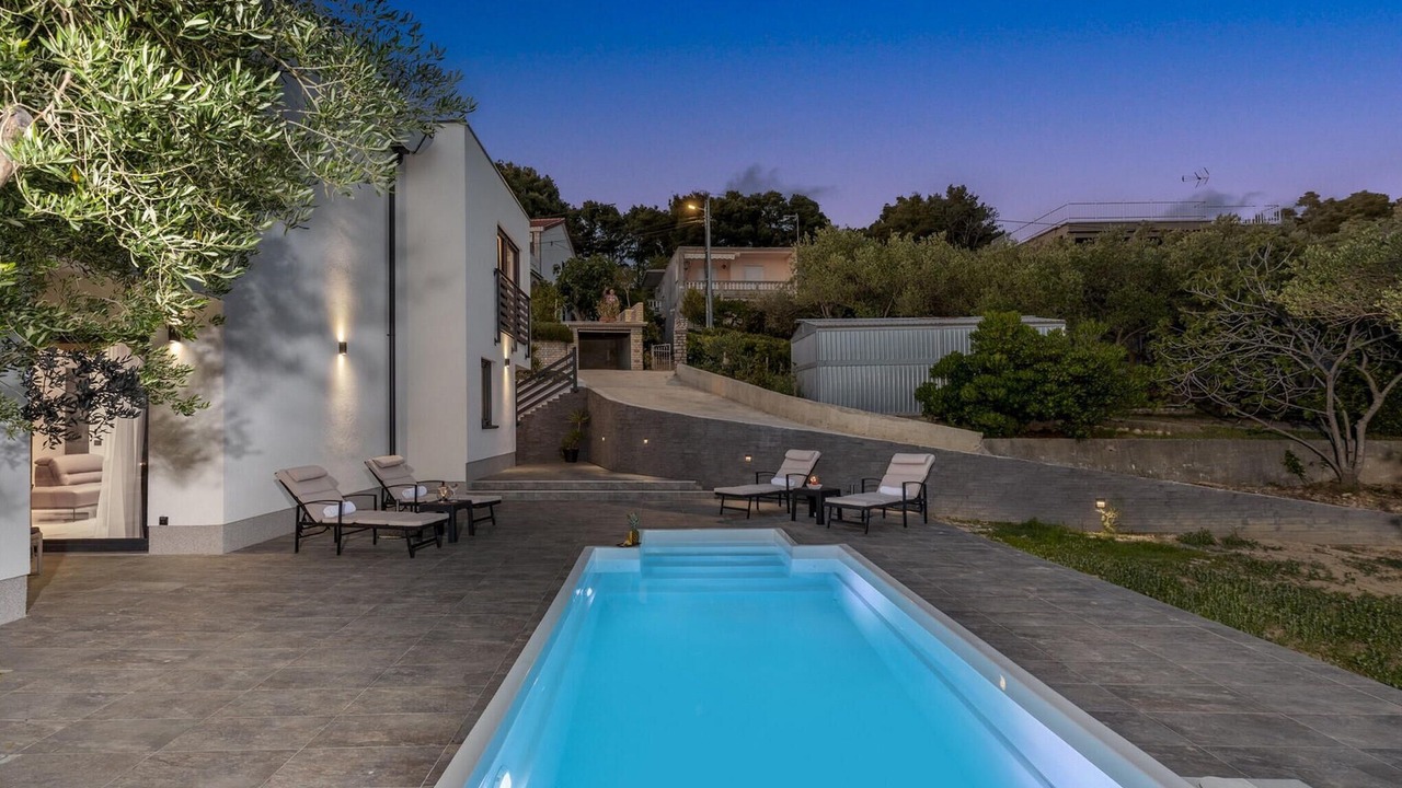 Photo of Outdoor in Banjol