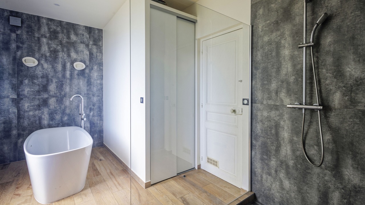 Photo of Bathroom in Le Chesnay