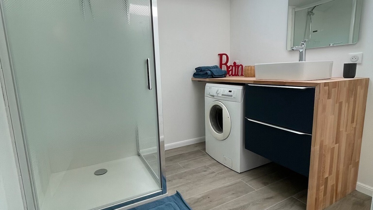 Photo of Bathroom in Ballan-Mire