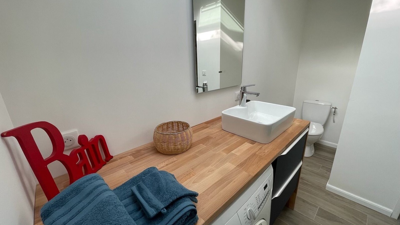 Photo of Bathroom in Ballan-Mire