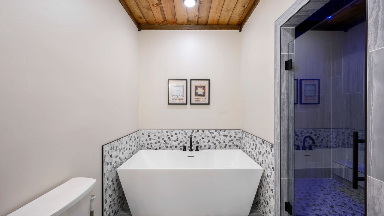 Photo of Bathroom in Broken Bow