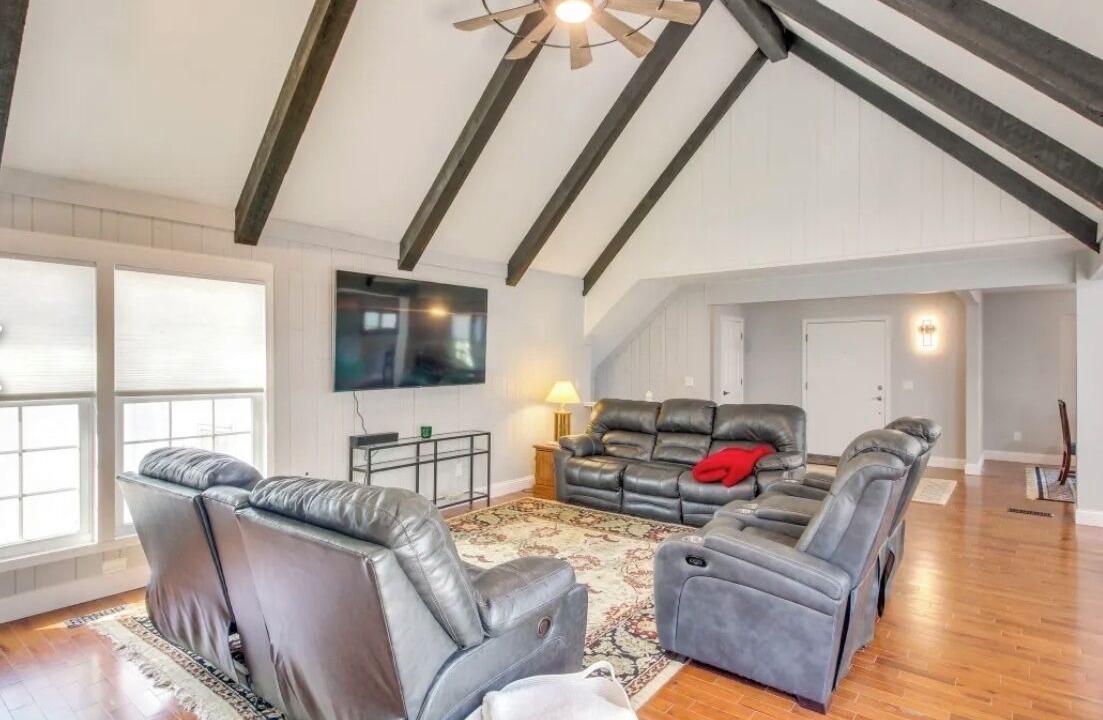 Photo of Livingroom in Lenexa