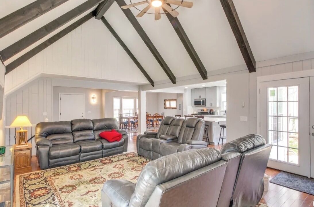 Photo of Livingroom in Lenexa