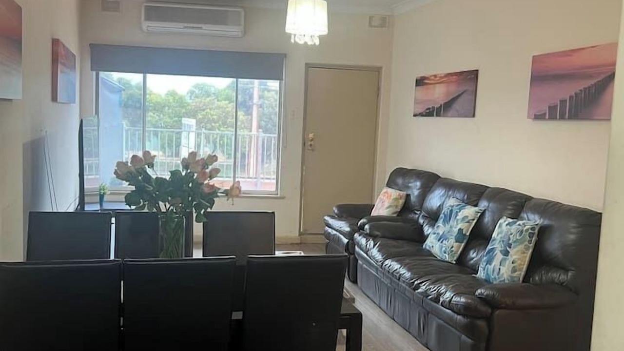 Photo of Livingroom in Semaphore Park