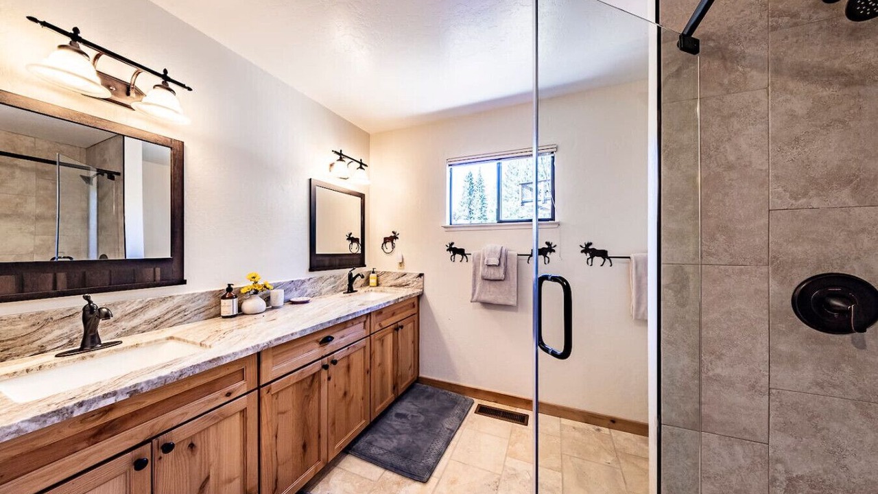 Photo of Bathroom in Round Hill Village