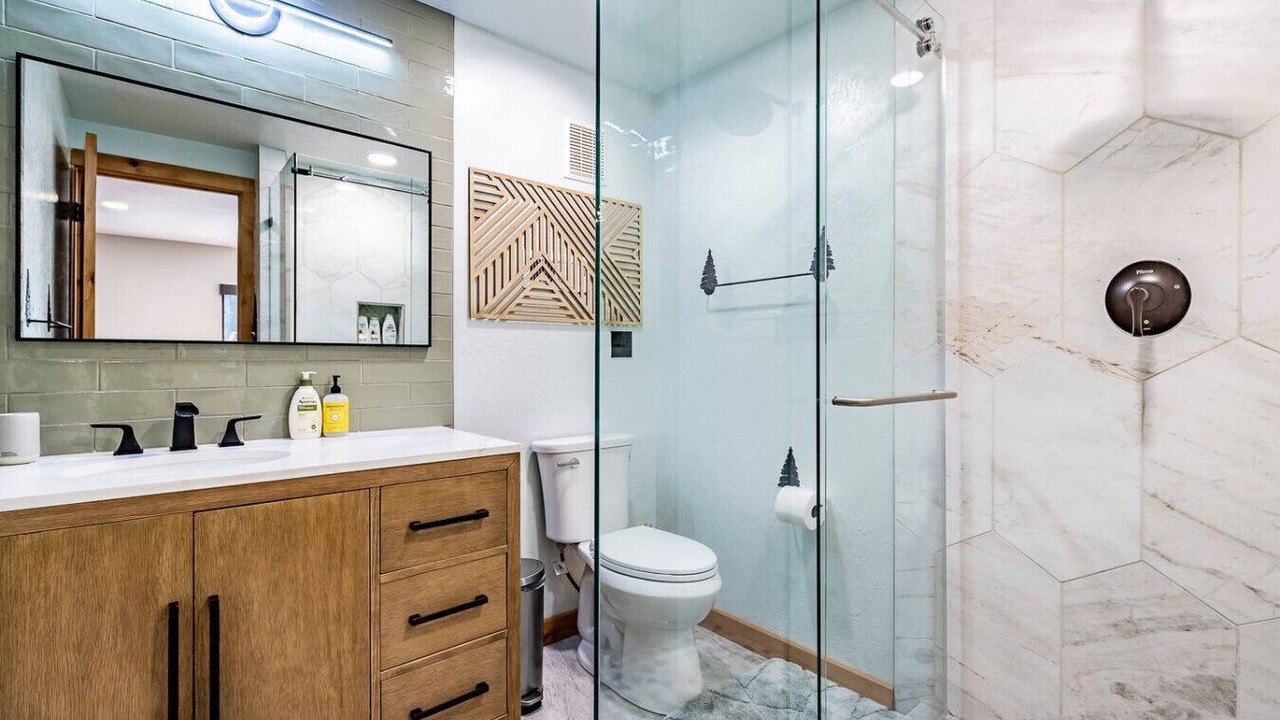 Photo of Bathroom in Round Hill Village