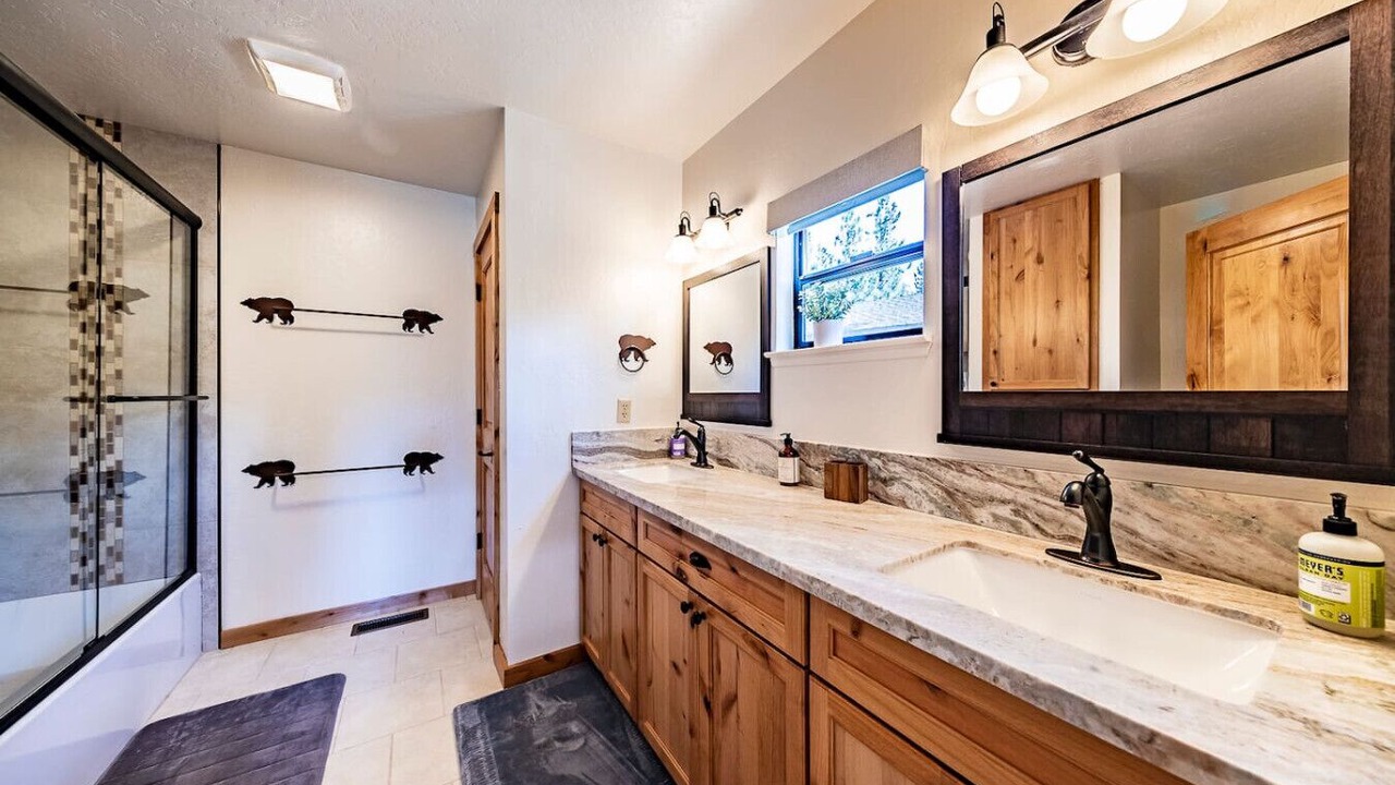 Photo of Bathroom in Round Hill Village