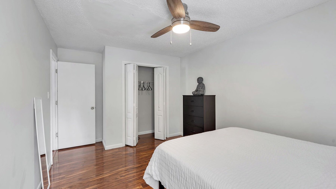 Photo of Bedroom in Lakeview Village