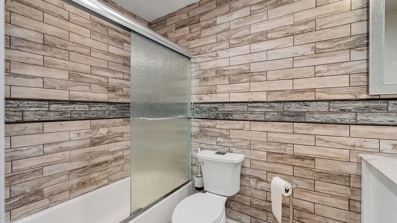 Photo of Bathroom in Lakeview Village