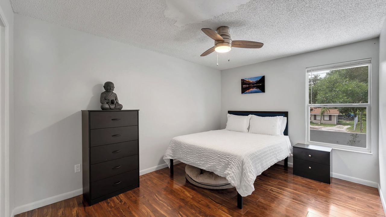 Photo of Bedroom in Lakeview Village