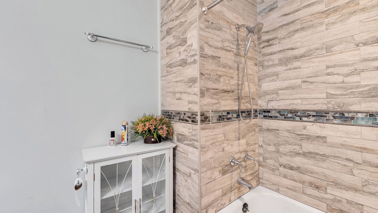 Photo of Bathroom in Lakeview Village