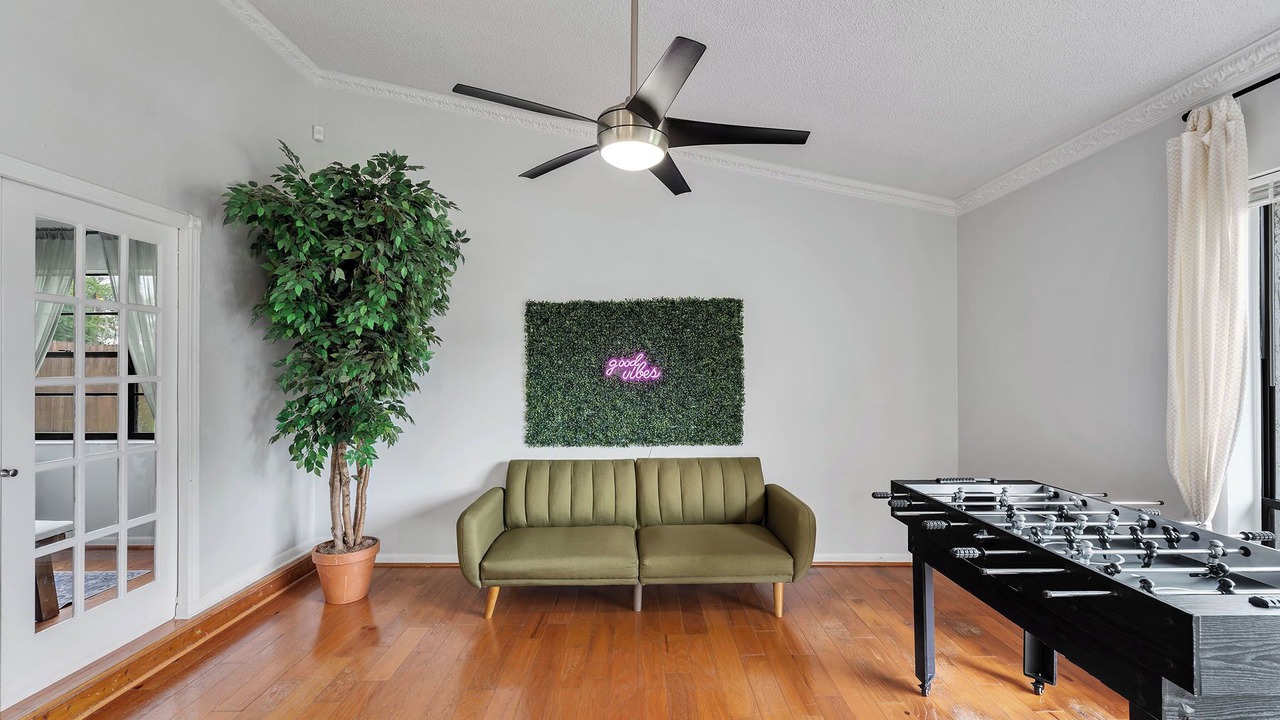 Photo of Bedroom in Lakeview Village