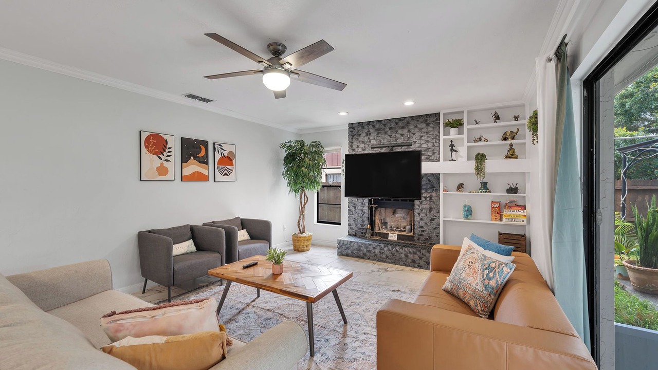 Photo of Livingroom in Lakeview Village