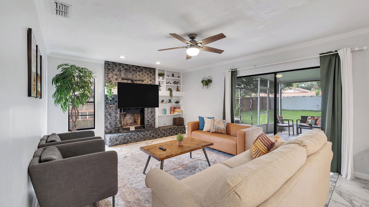 Photo of Livingroom in Lakeview Village