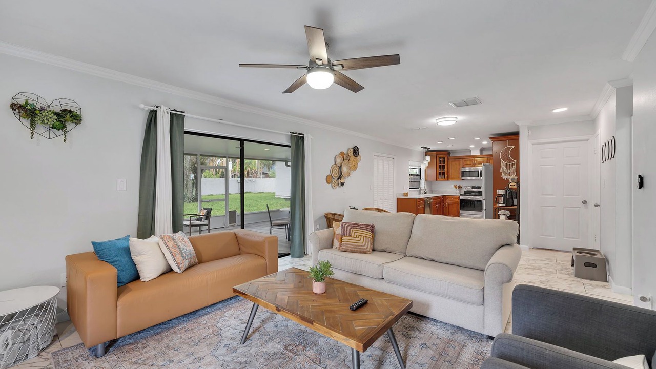Photo of Livingroom in Lakeview Village