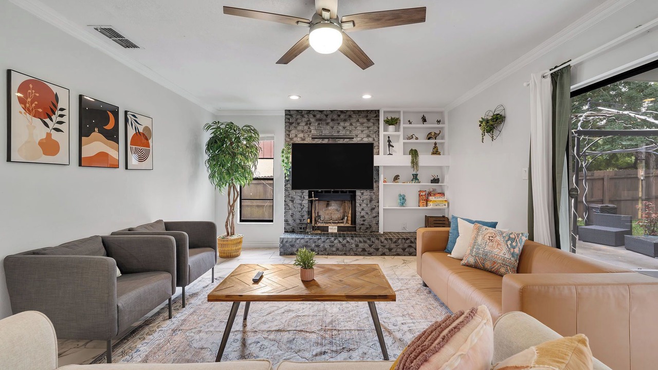 Photo of Livingroom in Lakeview Village