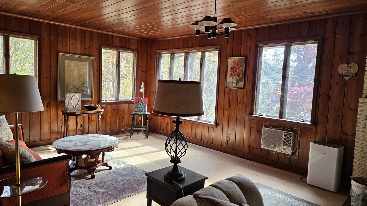 Photo of Livingroom in Fairview