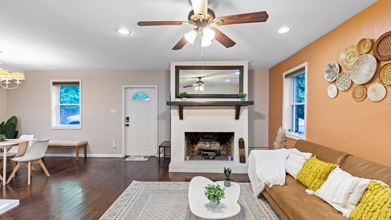 Photo of Livingroom in Loring Heights