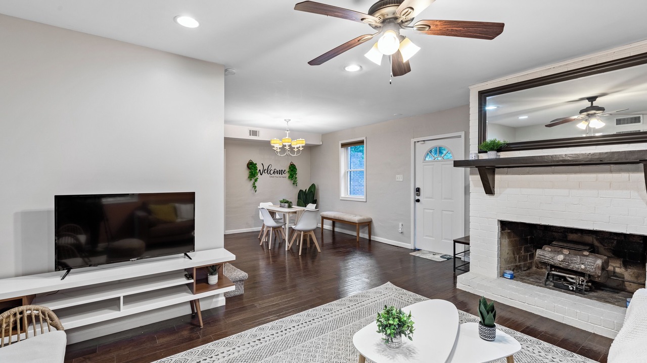 Photo of Livingroom in Loring Heights
