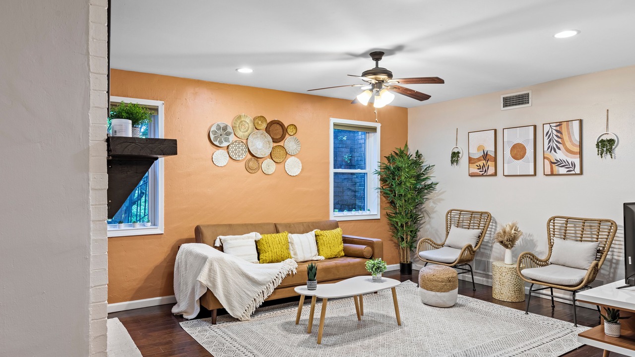 Photo of Livingroom in Loring Heights