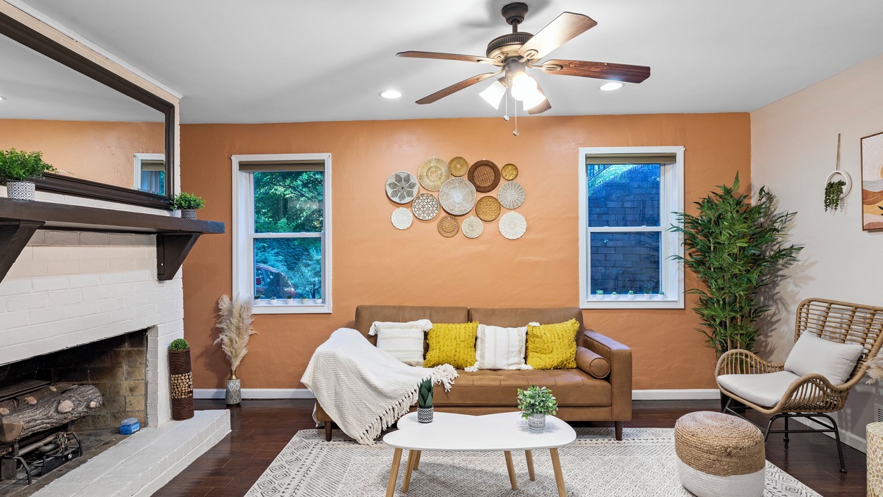 Photo of Livingroom in Loring Heights
