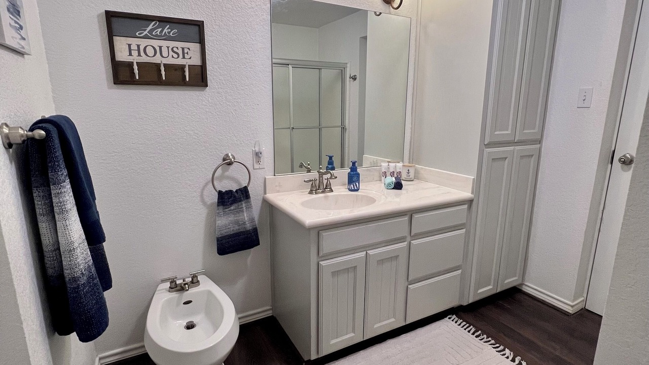 Photo of Bathroom in Lake Bridgeport
